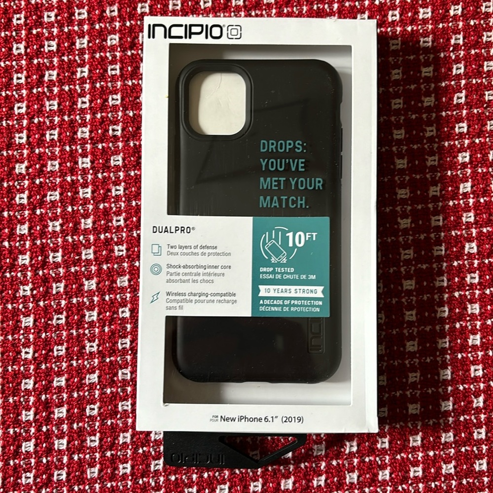 Incipio Dualpro black case for iPhone 11